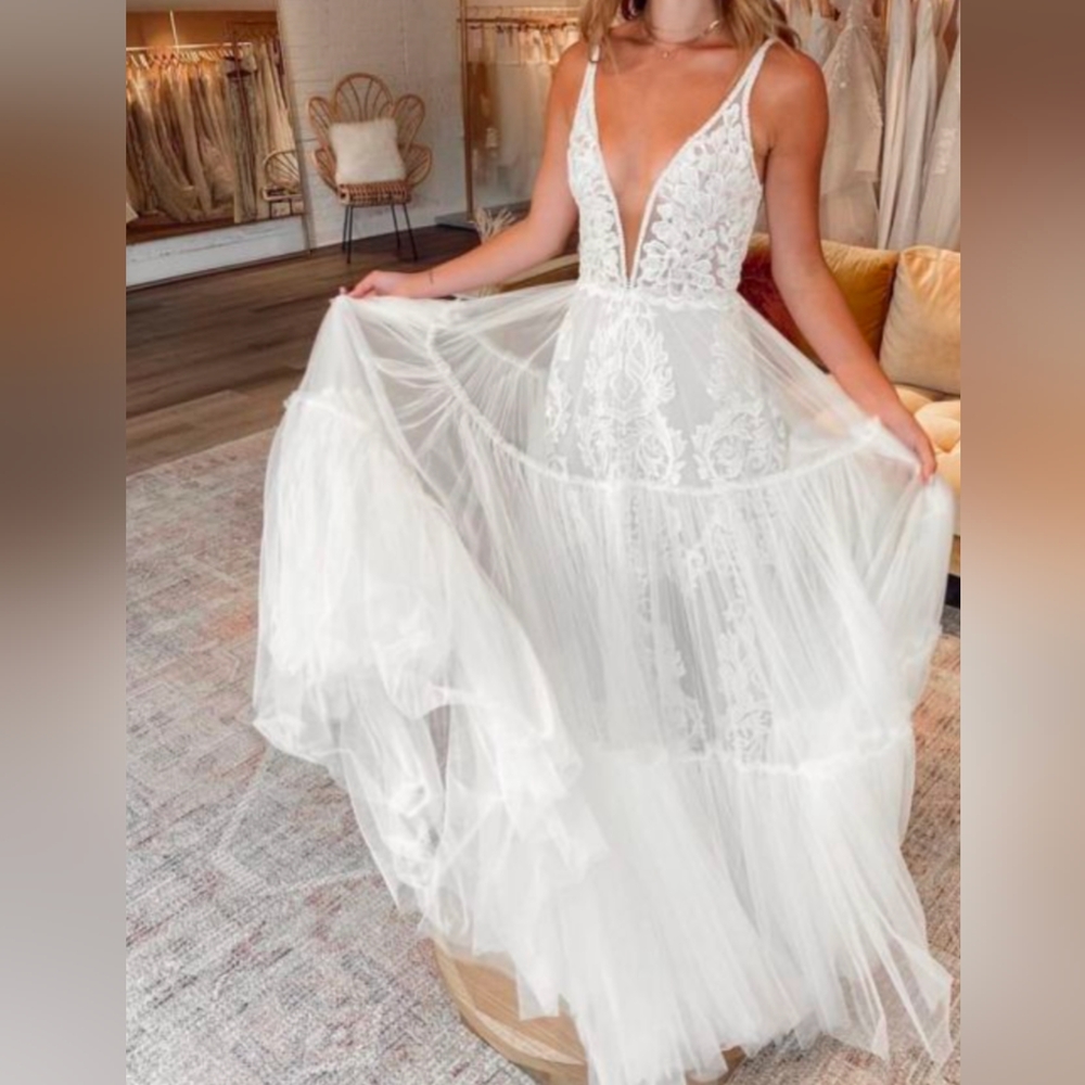 Spaghetti Straps Tulle A-line Wedding Dresses | Deep V-neck Pleated Bridal Gowns